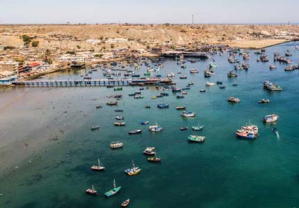 Paita - Paita te recibe con el encanto de su bahía, la brisa marina y atardeceres que parecen pintados. Este puerto histórico es perfecto para quienes buscan tranquilidad, buena comida marina y paisajes que invitan a detenerse. Inicia una gran experiencia de viaje junto a ITTSABUS buses cómodos con ventilación acondicionada, asientos amplios y un servicio seguro en todo el trayecto. Llegas directamente a nuestro terminal en Paita, ubicado para que te conectes rápido con el centro, el malecón y las playas cercanas como Yacila o Cangrejos. Compra tus pasajes de bus a Paita y disfruta de un viaje seguro y confiable con especialistas en transporte interprovincial en Perú.
